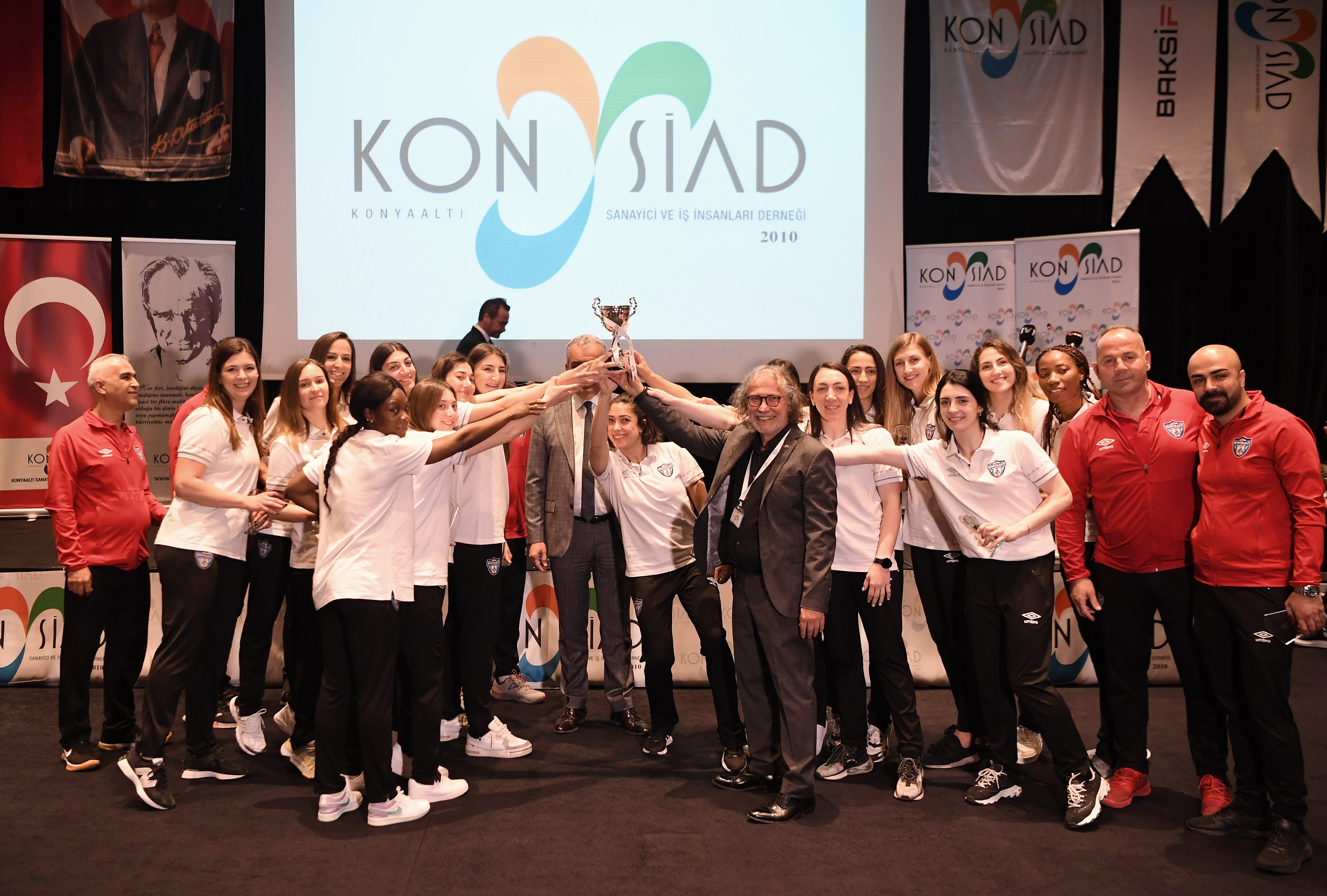 Konyaaltı Belediyesi SK Kadın Hentbol Takımı’nı ağırladık